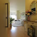 Hideaway 2 - Metro Trindade