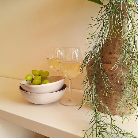 Hideaway 2 - Metro Trindade Apartment Porto